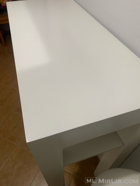 Shitet: Tavolinë Banak e Bardhë 
