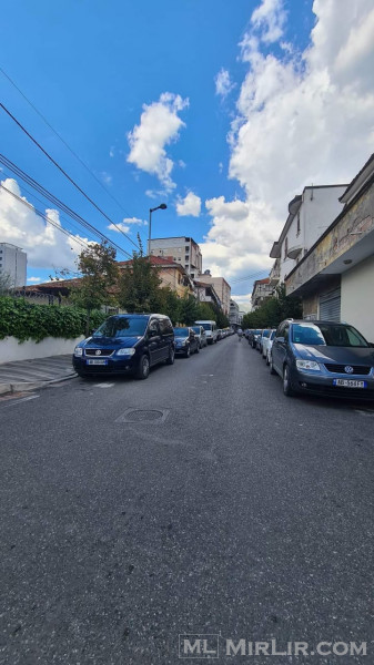 Shitet toke , jeper per ndertim apo nderrohet me apartament ne Tirane