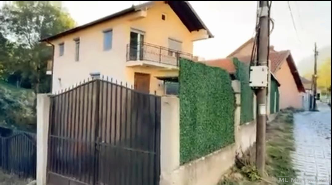 Shitet shtëpia Villa 200m² në 3 ari në Prevallë