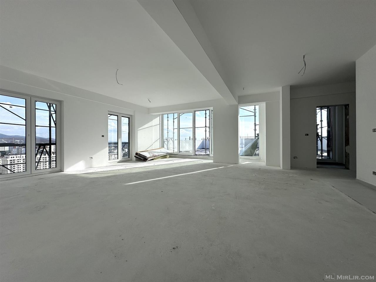 Ofrohet për #SHITJE Penthouse 135 m²Banim dhe 116 m² Terasë 