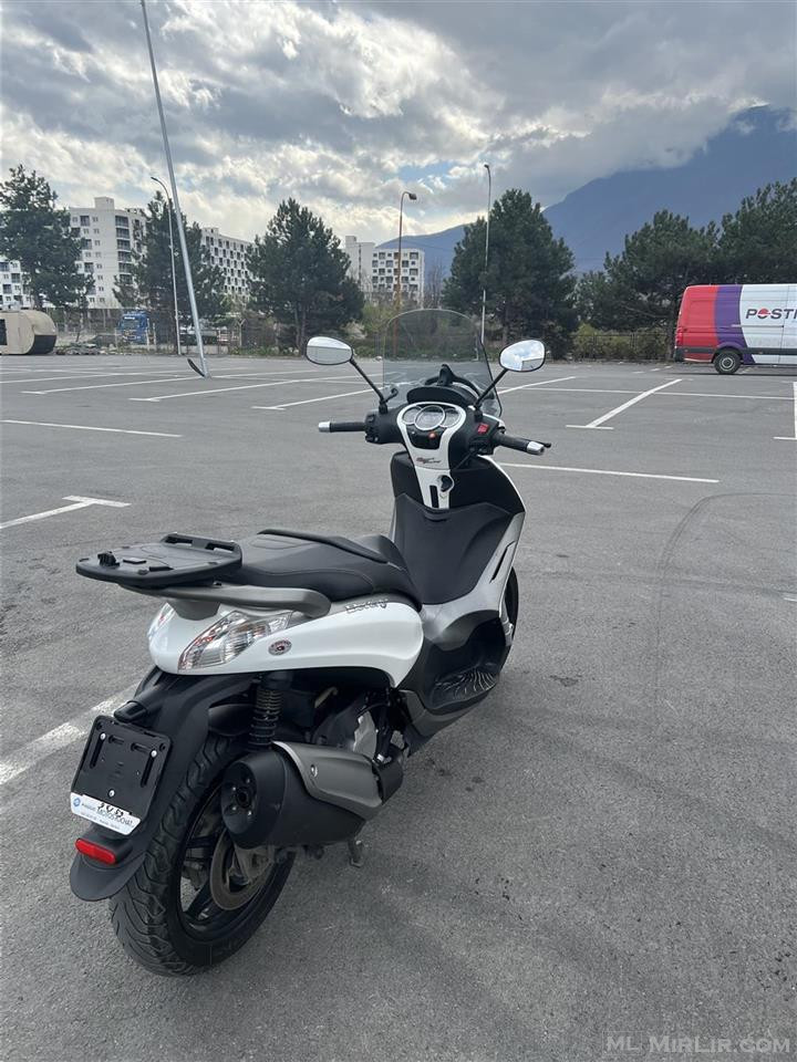 Shitet Piaggio Beverly 350cc i sapo ardhur nga Zvicra??