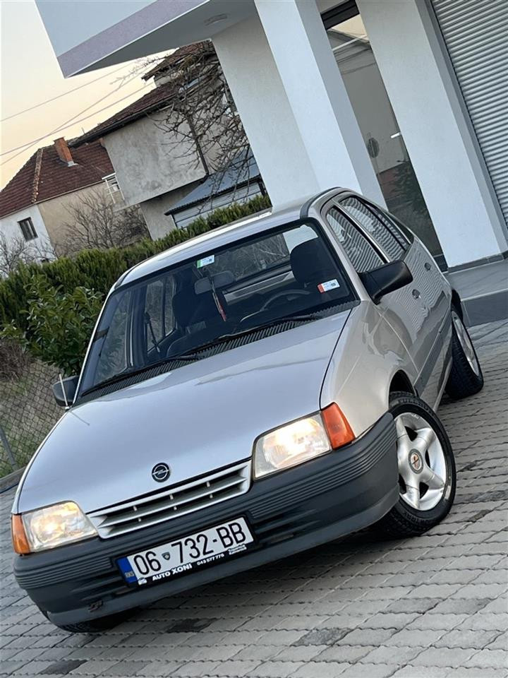 Opel Kadett 1.6 Benzin V.p1990 Rks 8 Muj 