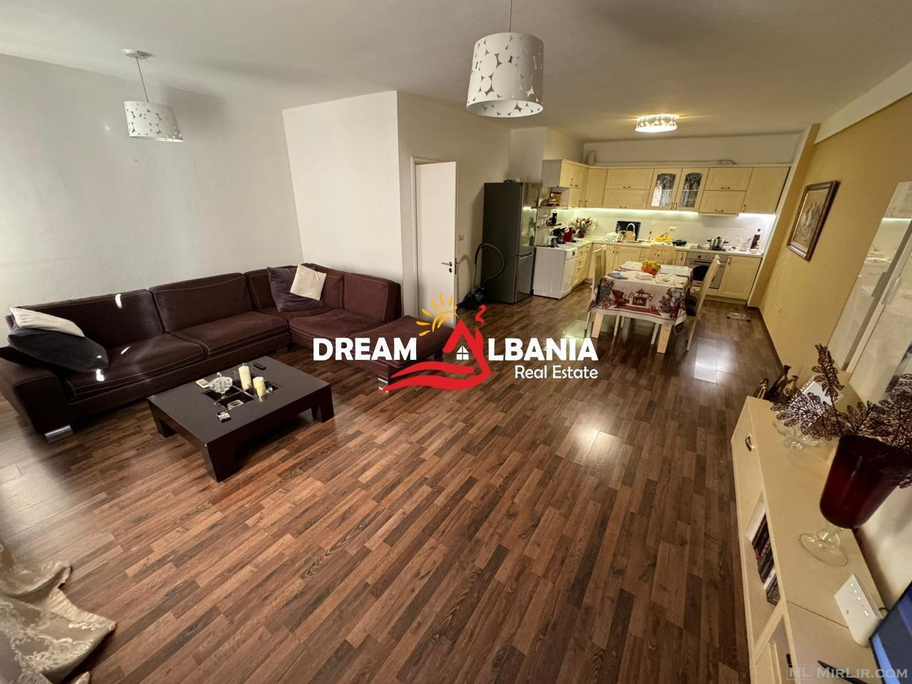 Apartament 2+1 ne shitje + Garazh ,prane Stadiumit Dinamo  (