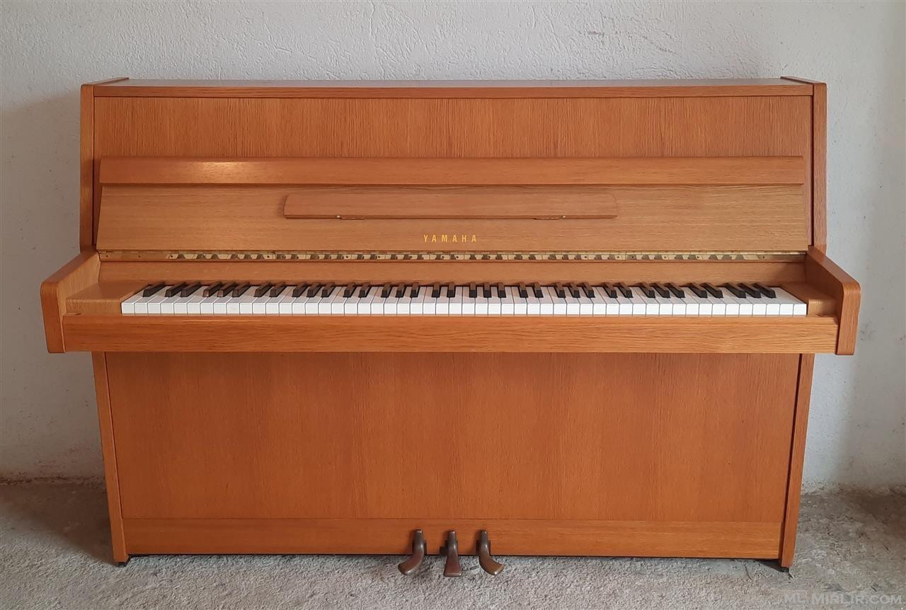 Piano \" Yamaha \"
