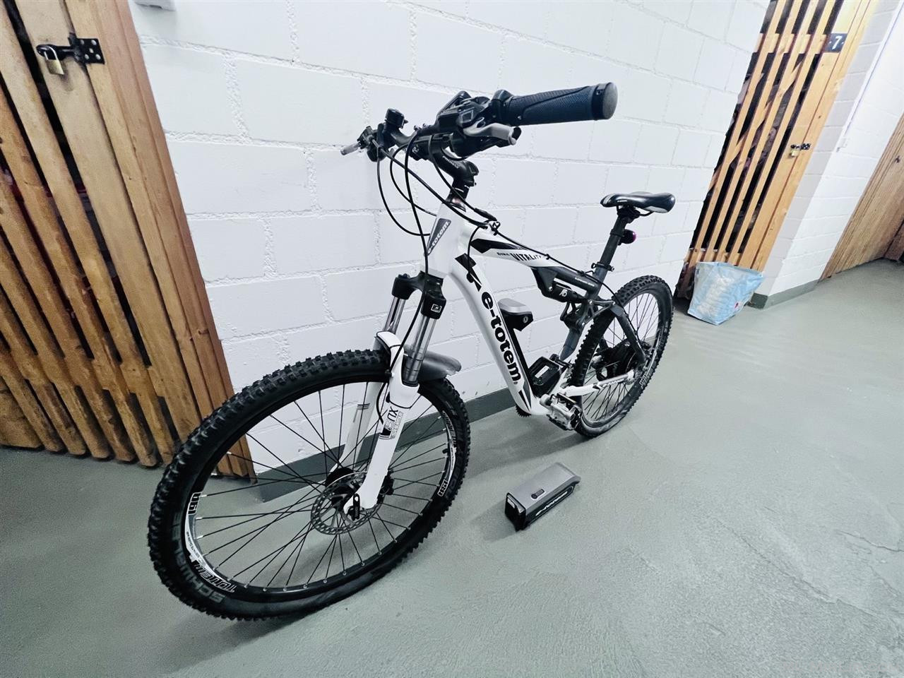 Biciklet e-totem (elektrike/me bateri)