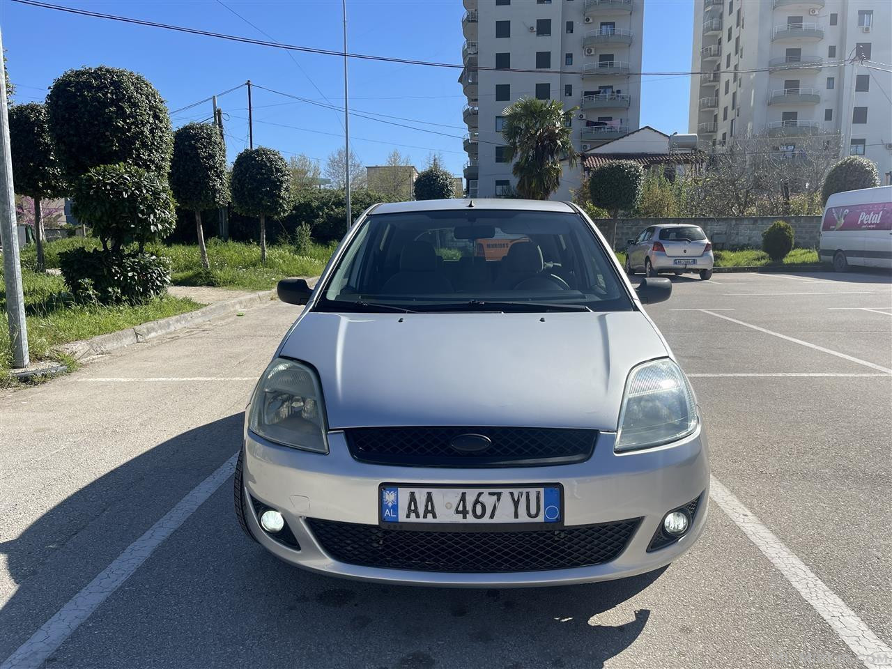 Shitet ford fiesta benzin gaz