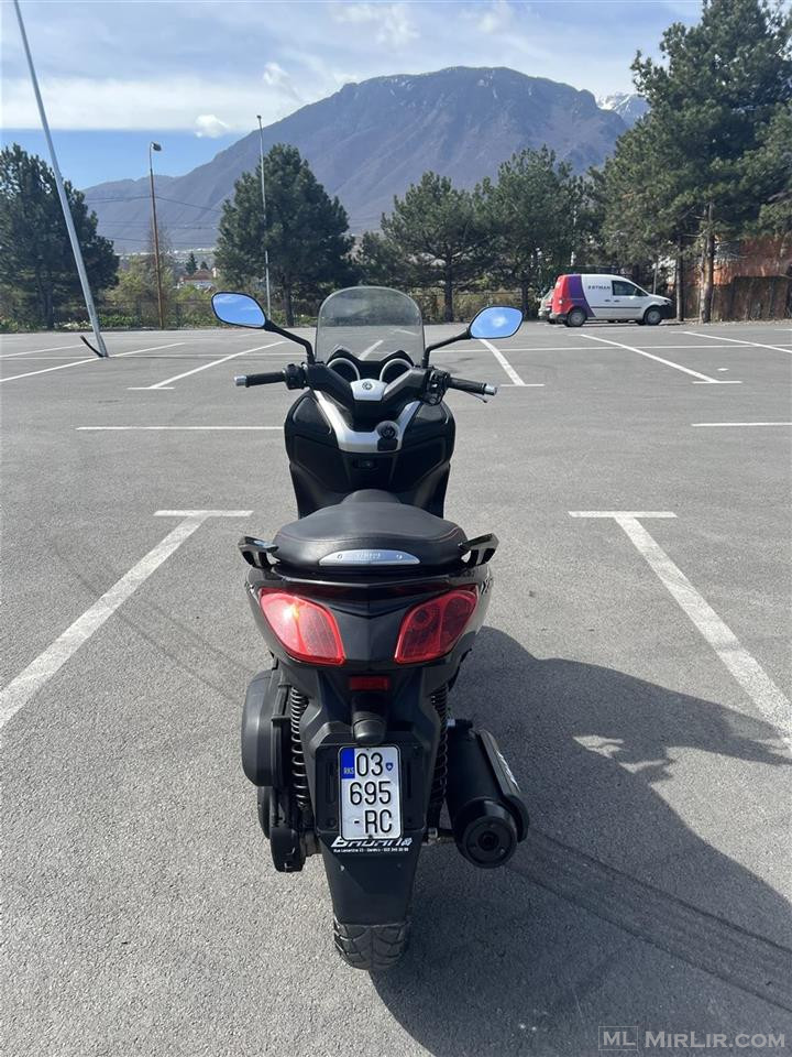 Shitet Yamaha Xmax 250cc i ardhur nga Zvicra??