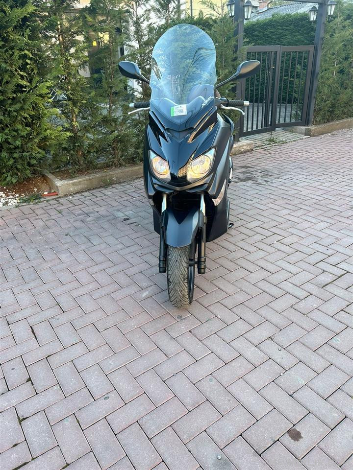 Shitet Yamaha Xmax 125cc i sapo ardhur nga Zvicra??