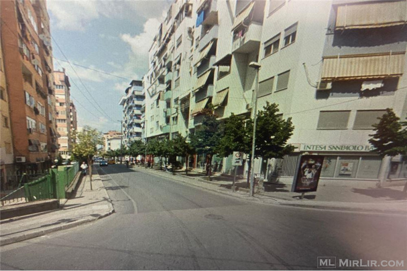 Ofrojme ambjent biznesi per shitje tek Komuna e Parisit, ne nje nga zonat me te frekuentuara te Tiranes, buze rruges Medar Shtylla.