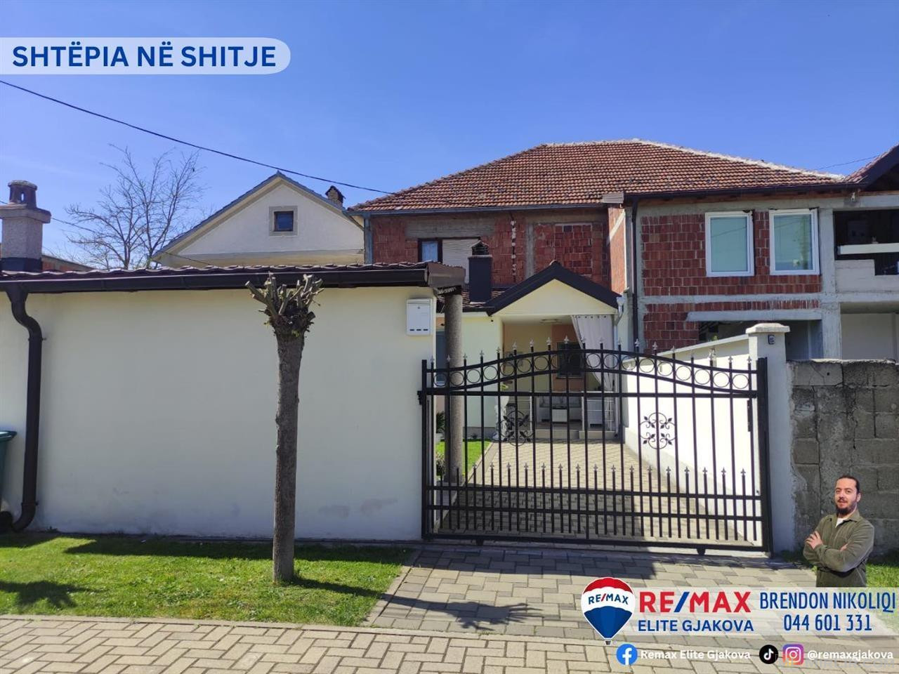 Shitet shtëpia 2 ari, 175 m2 në Gjakovë