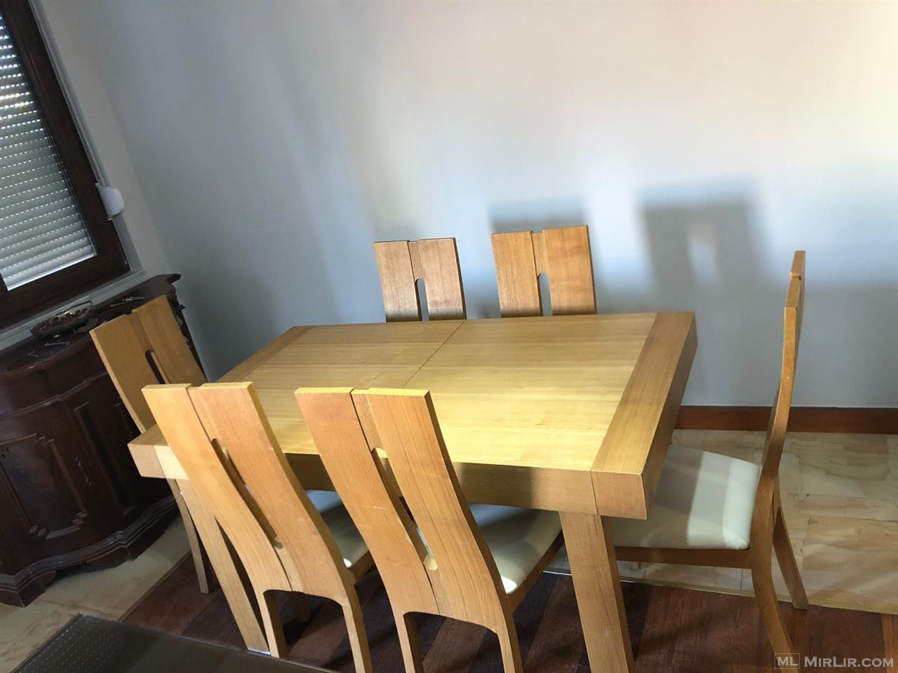 Tavoline ngrenie me 6 karrige