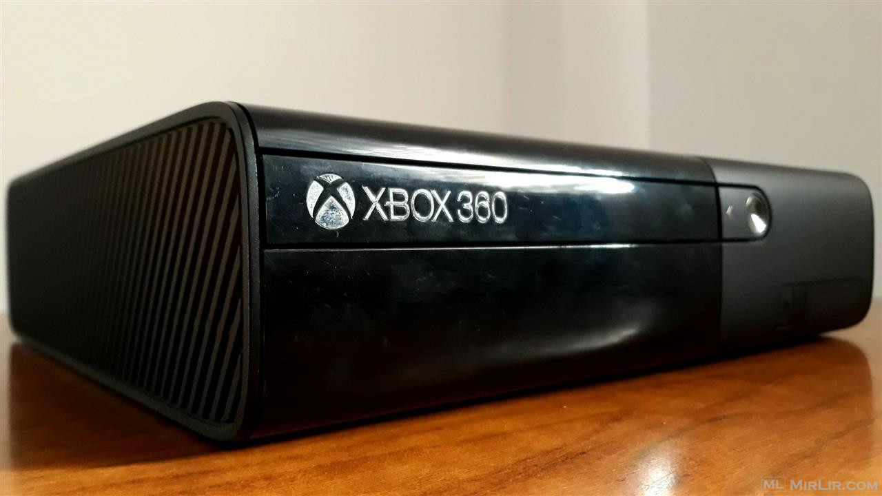 Xbox 360E & 3 CD-Game