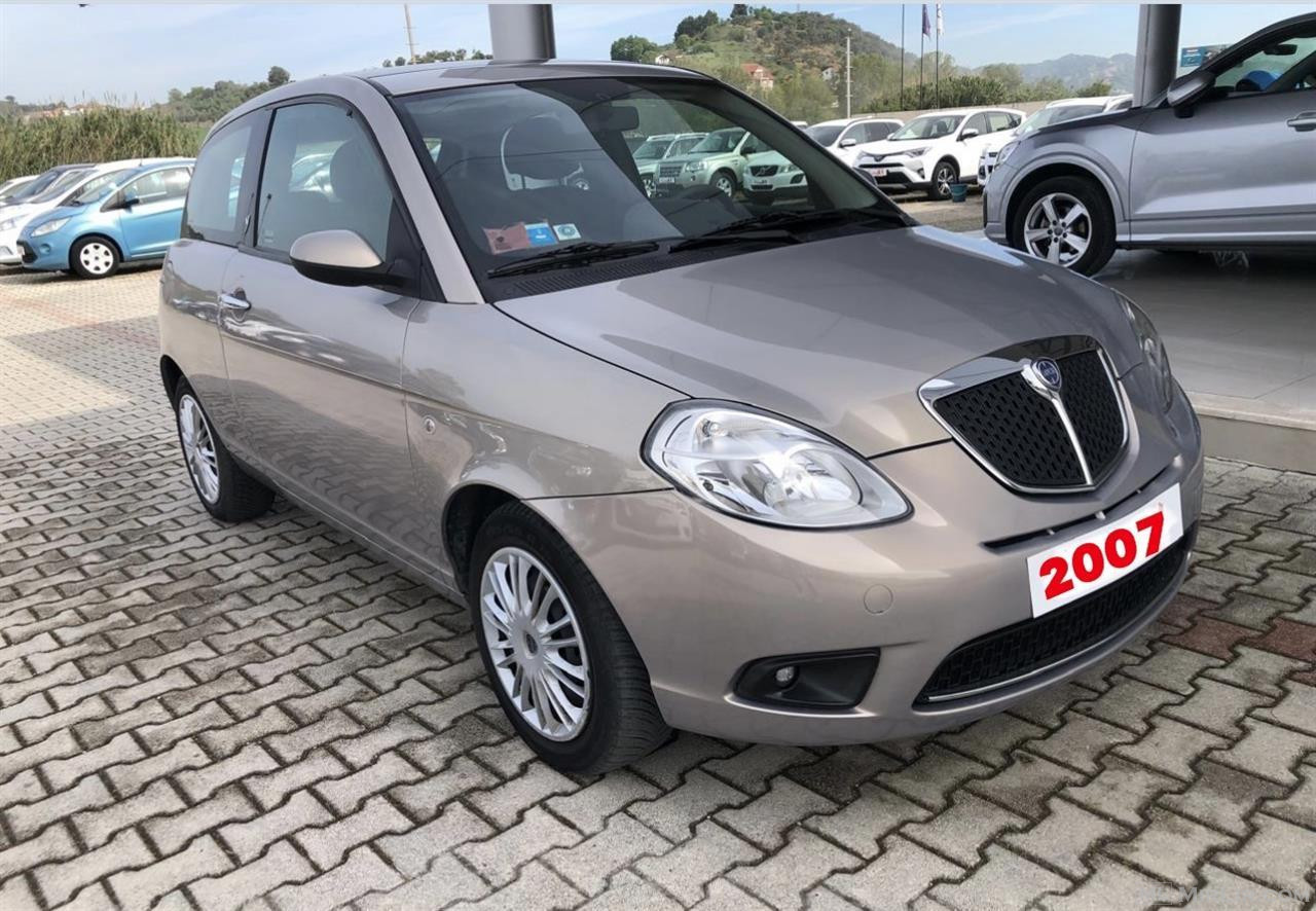 Lancia ypsilon