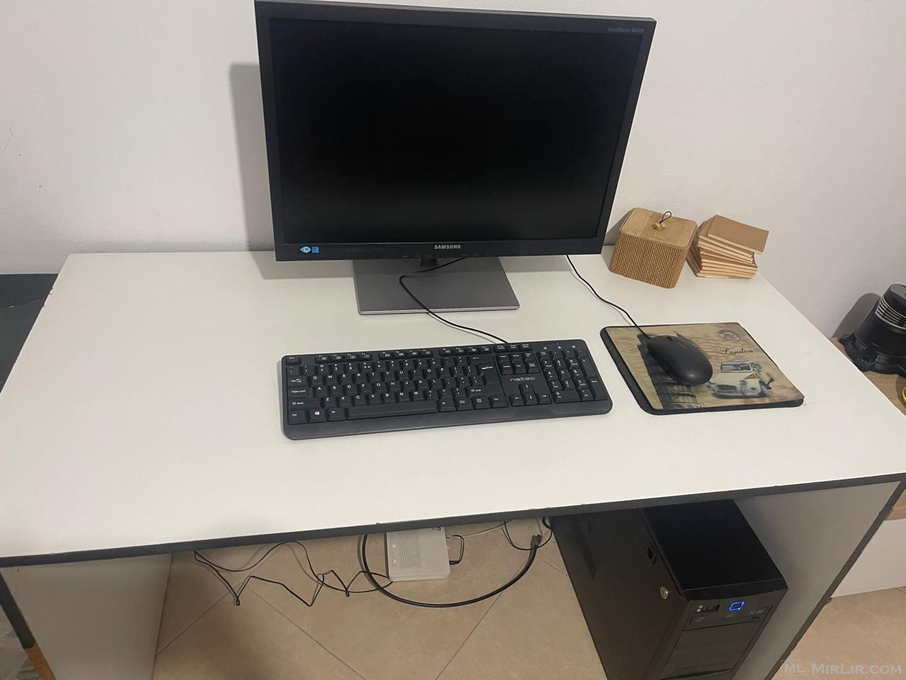 Shitet PC workstation i plote se bashku me tavoline