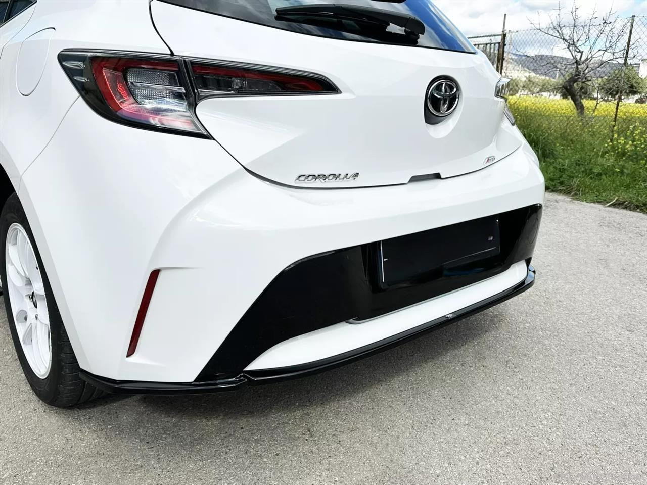 Spliter i pershtatshem per Toyota Corolla Mk12 2018-