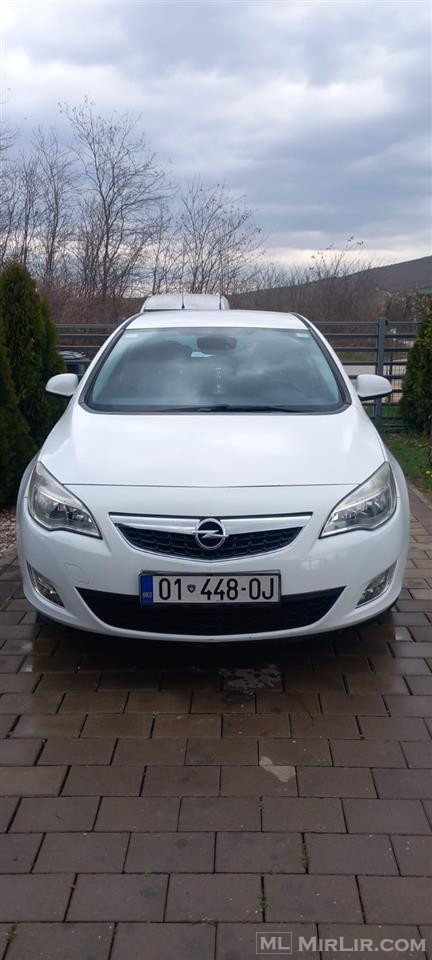 Opel Astra 2010..