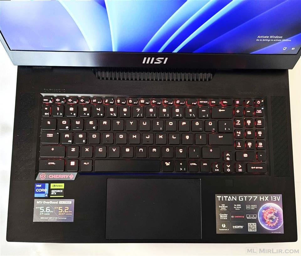 Laptop MSI Titan GT77 HX 