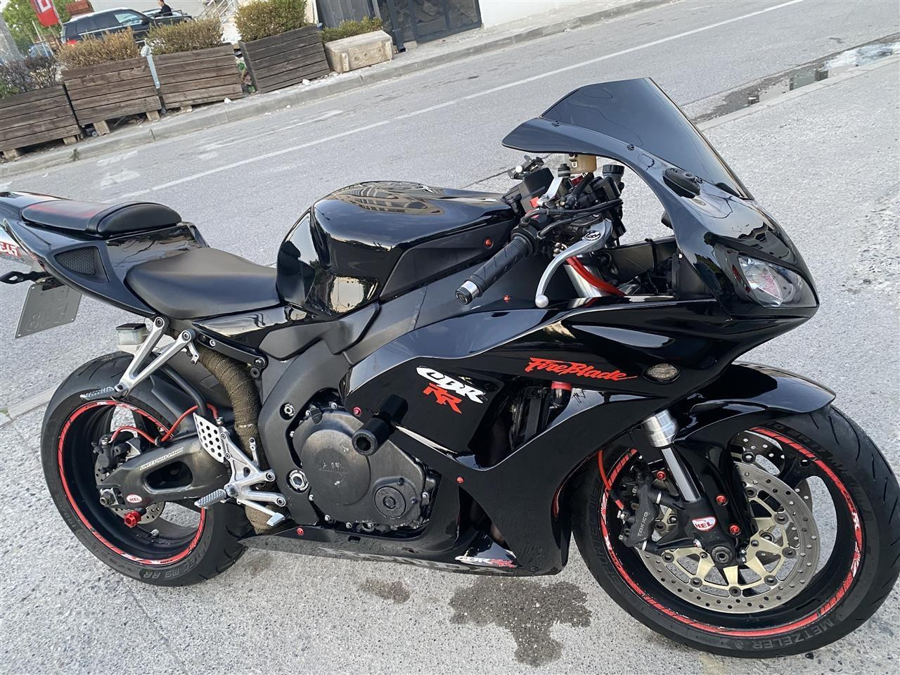 Honda cbr 2007   6€ padiskutushem