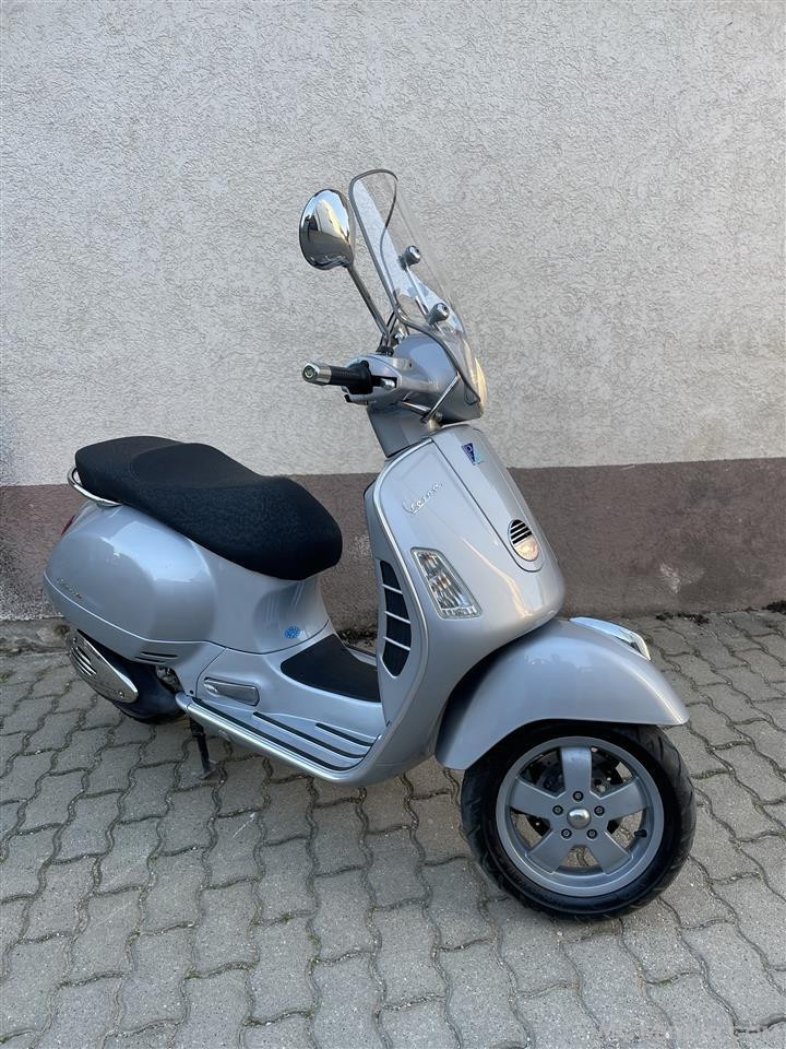 Piaggio Vespa GTS 250ie