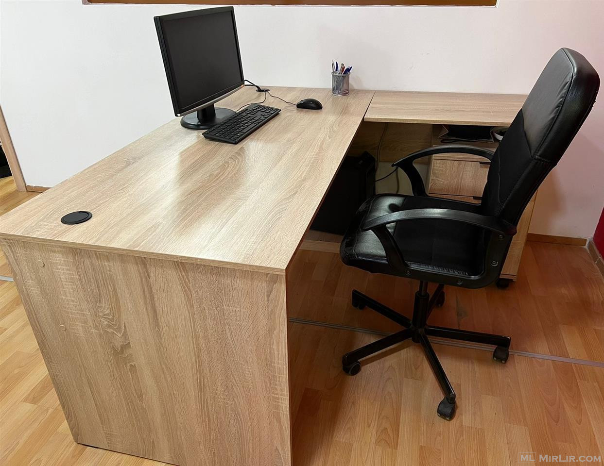 Shiten kompjutera,Tavolina dhe karrige per zyra