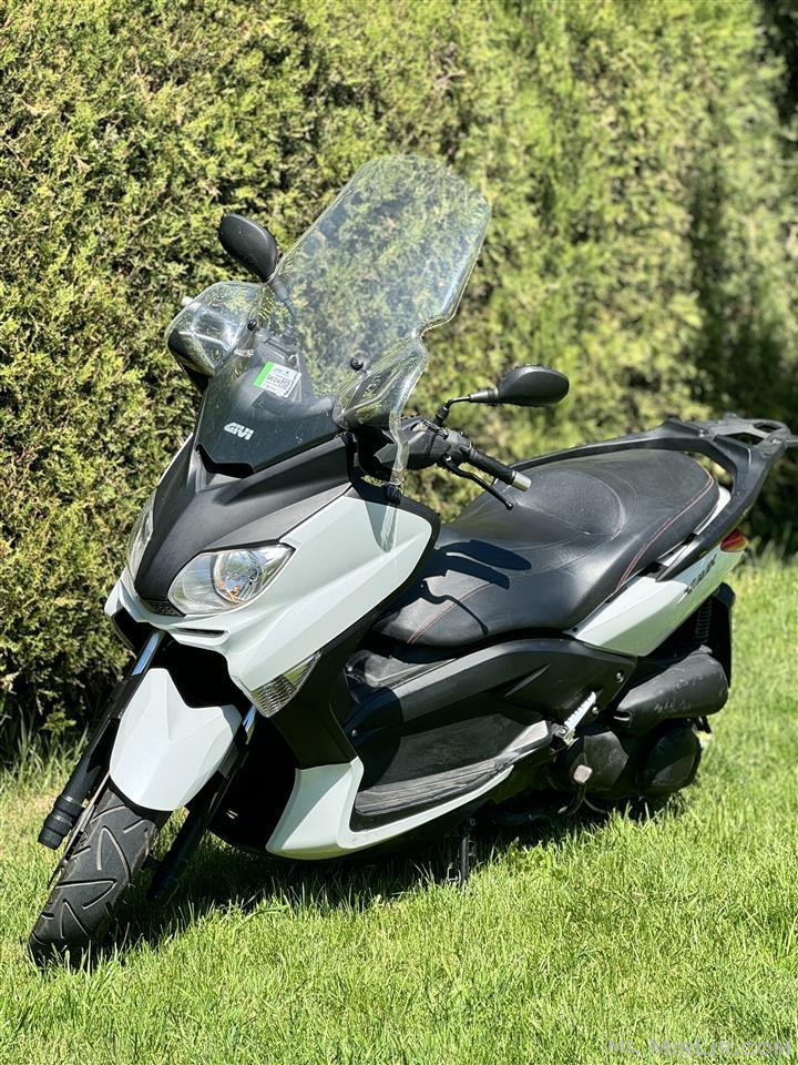 Yamaha XMAX