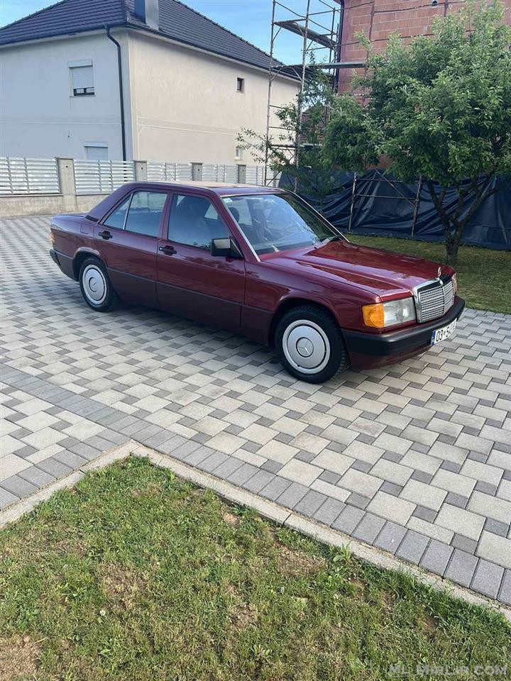 Shes Veturën Mercedes 190D