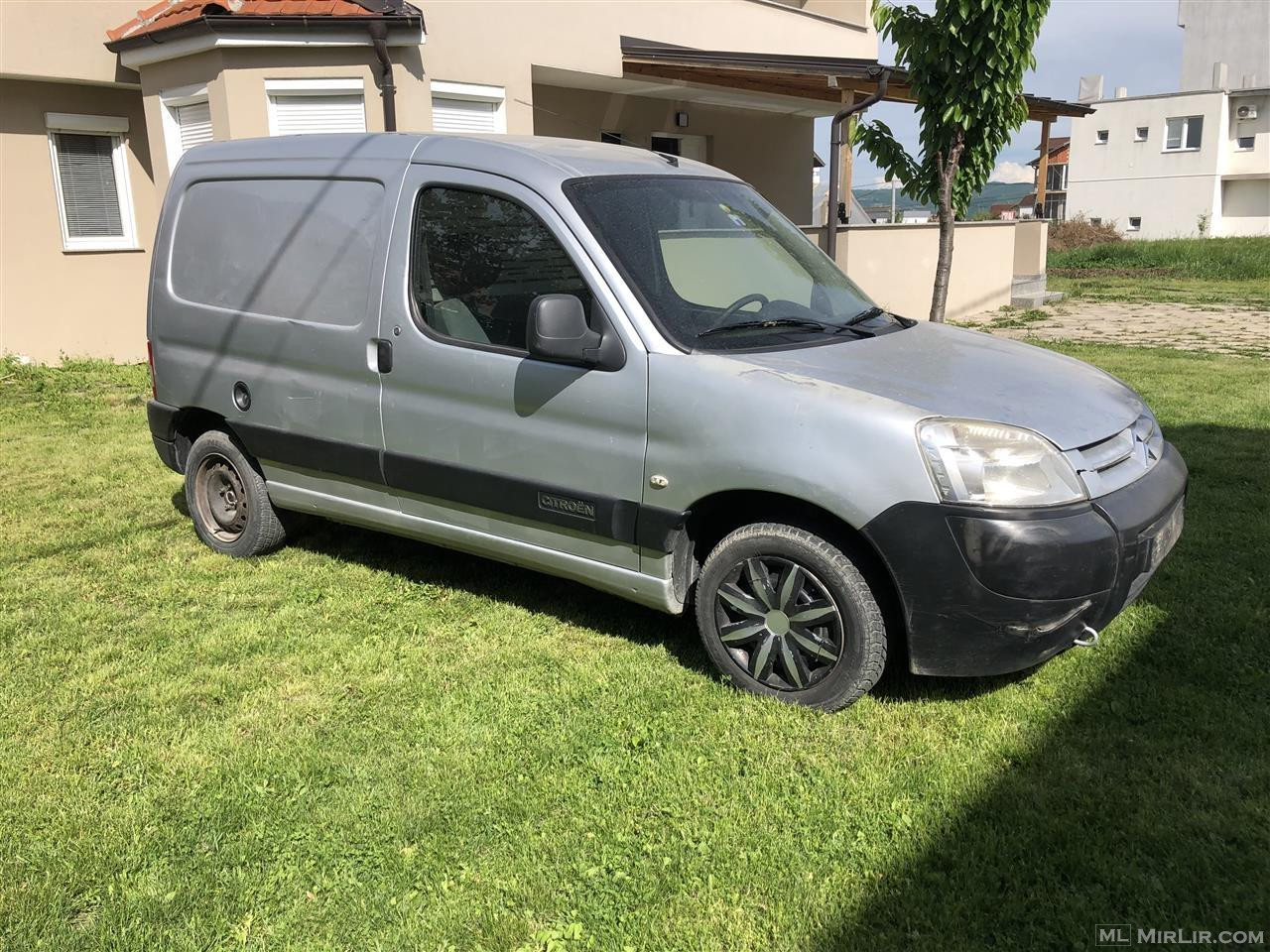 Citroen 1.4 benzin 1400 €