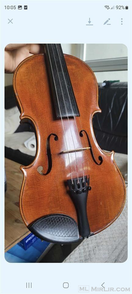 Violin e vjeter Antonius Stradivari .
