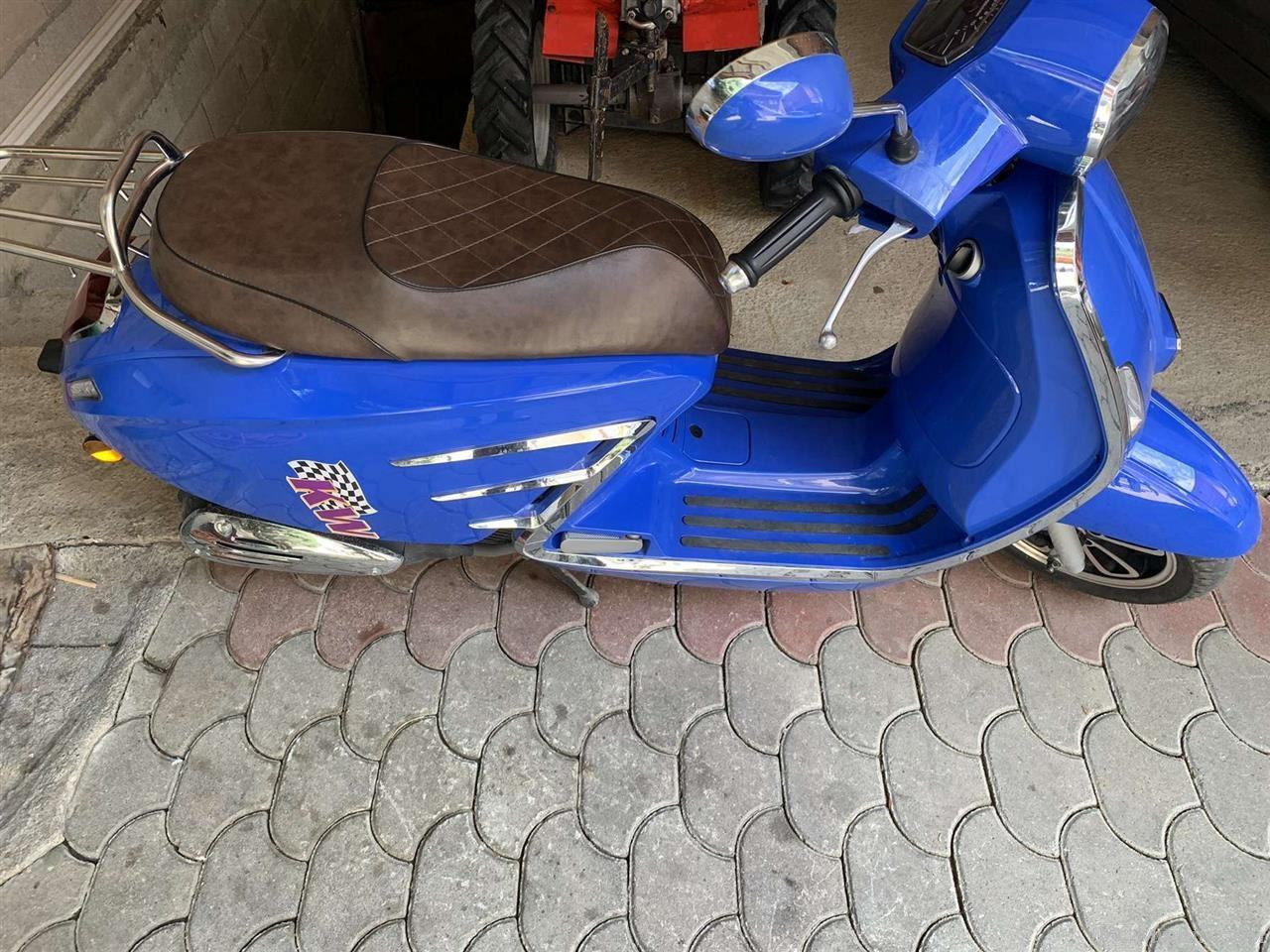 Vespa kinez i ri ngjendje perfekte 3800 km perkthim meniher