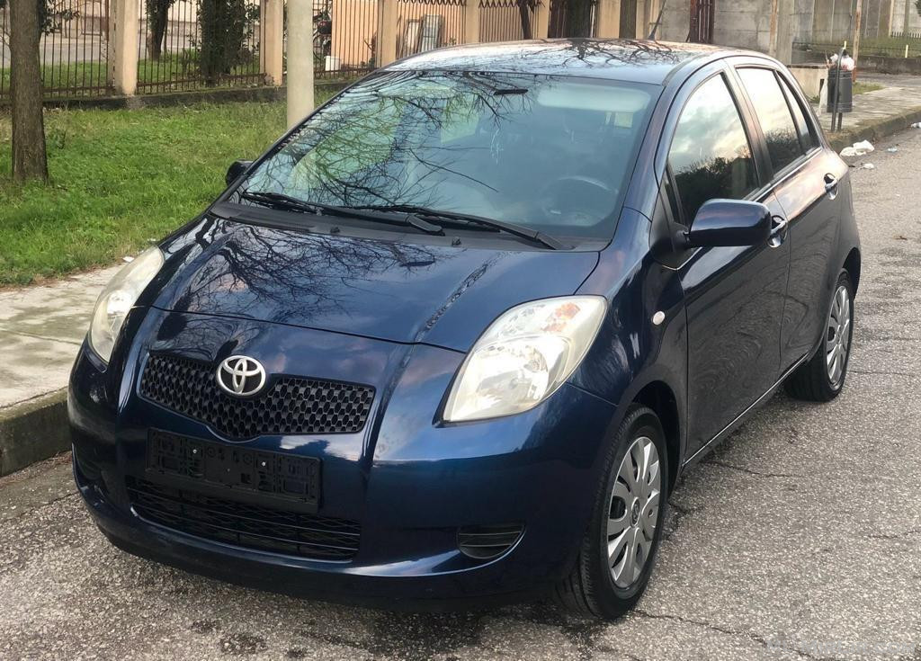 TOYOTA YARIS // 2006 