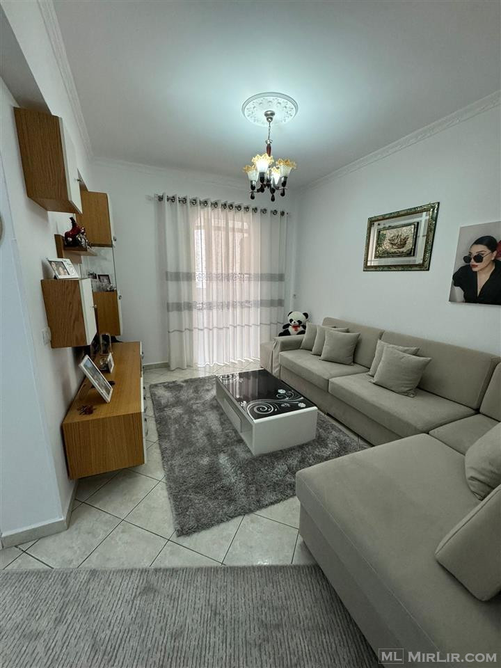 Shitet Apartament 2+1 ne Fier, Lagjia Apollonia Qender