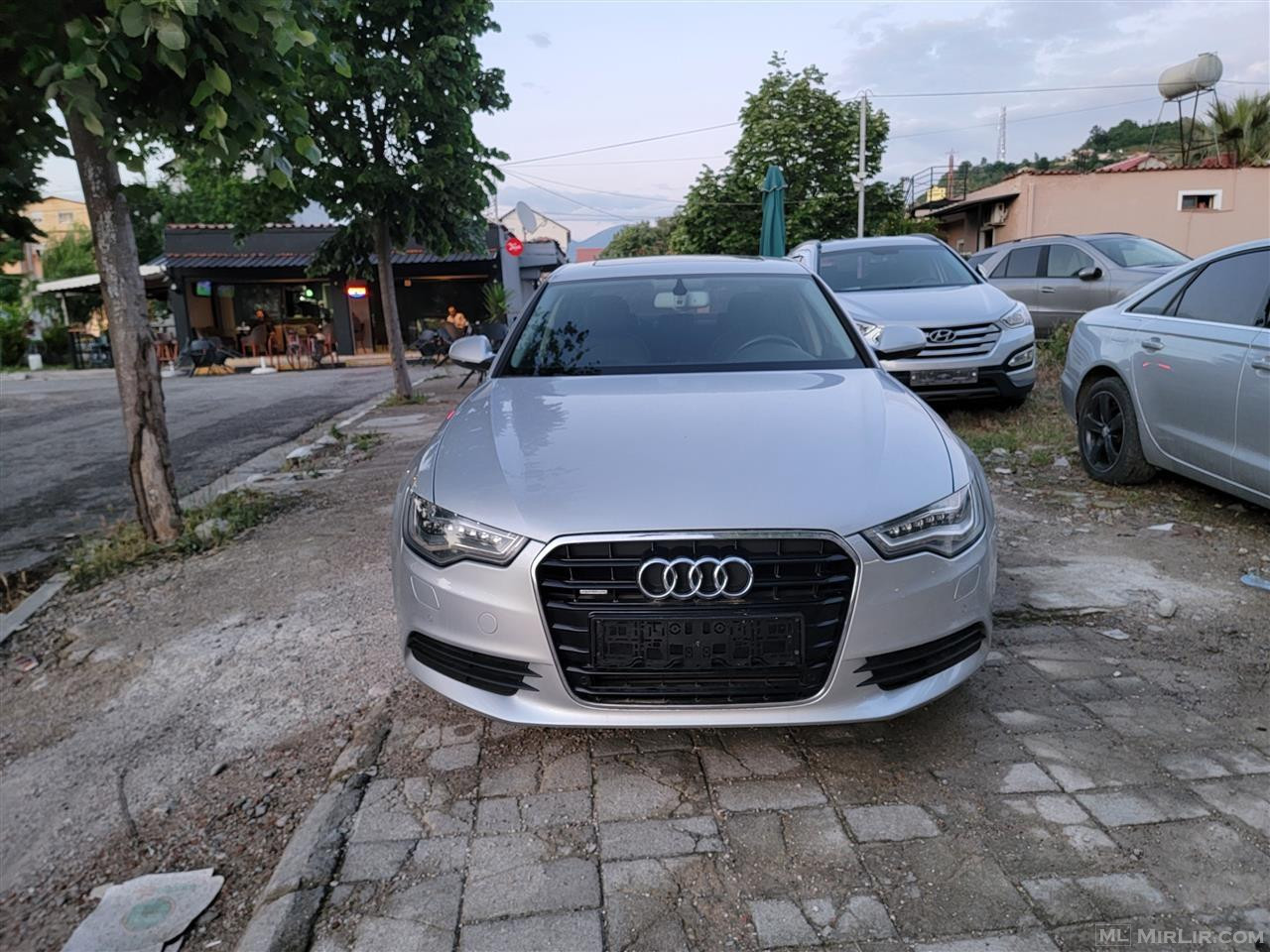 2 Audi A6 