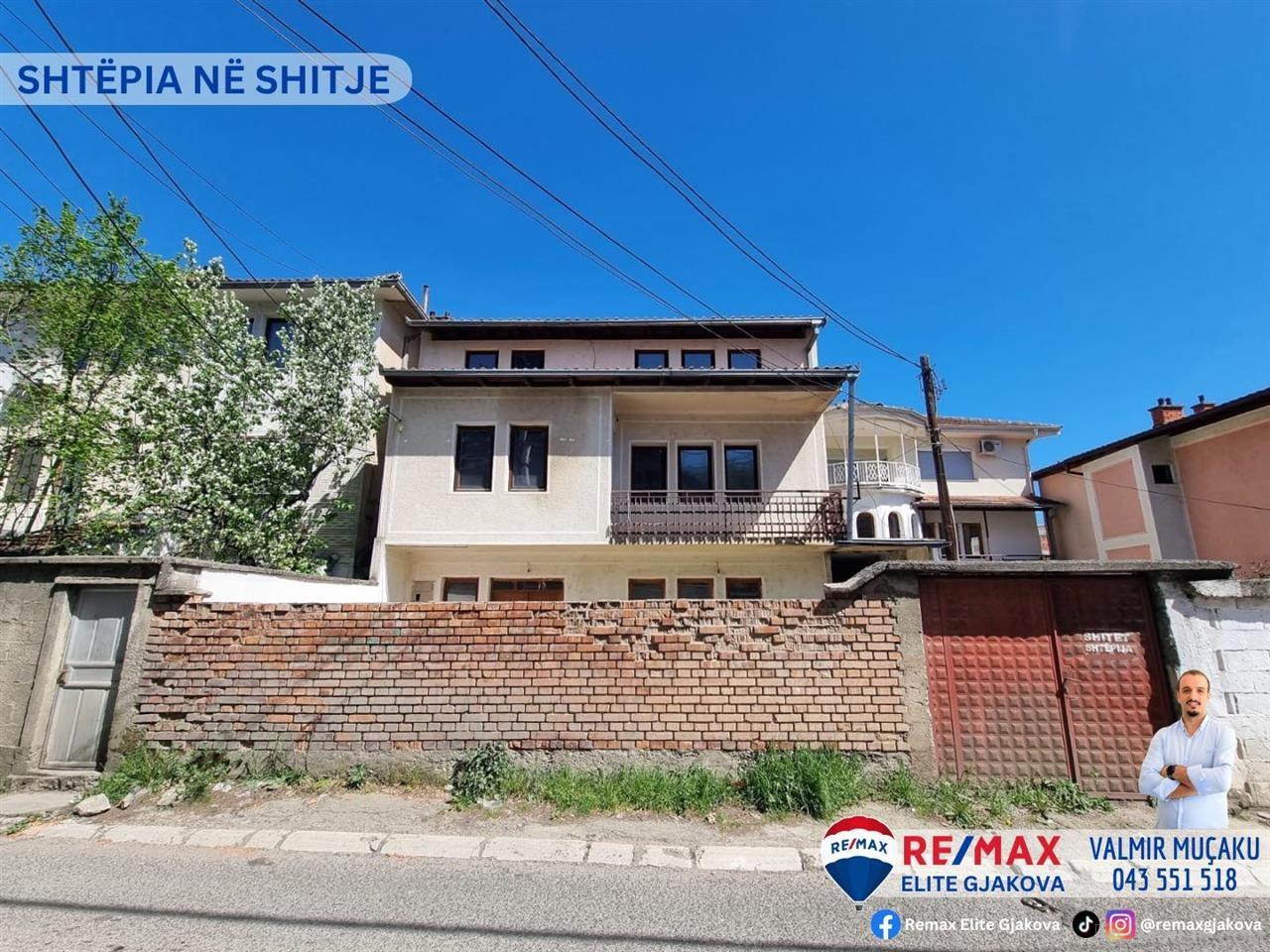 Shitet shtëpia 260 m2, 1.64 ari në Gjakovë