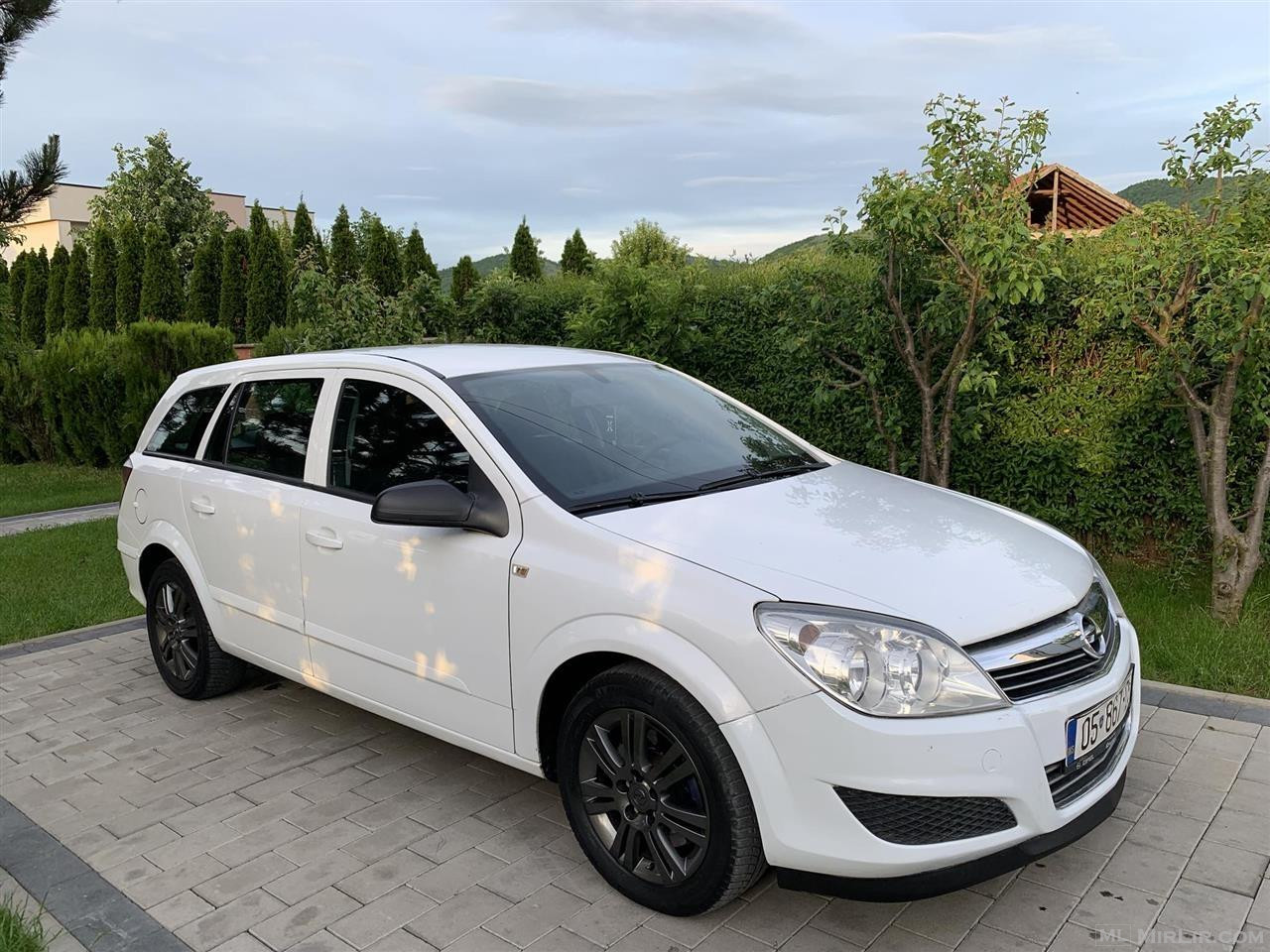 Shitet Opel Astra 1.9d
