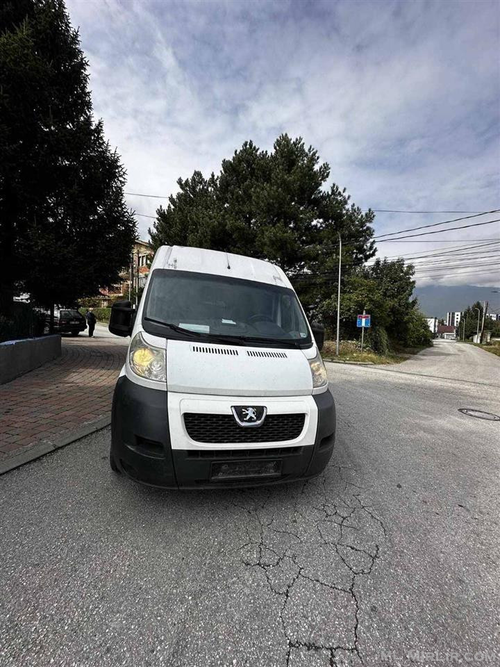 peugeot boxer minivan