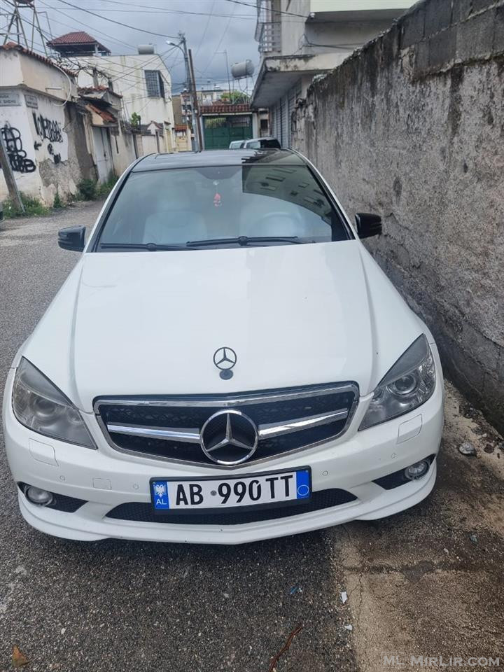 Mercedes Benz shitet ose nderrohet