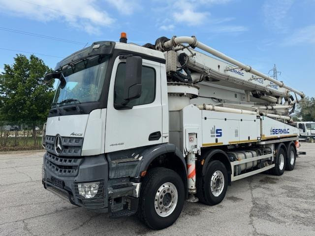 Mercedes Arocs 4445 pompe per beton Sermac 51 mt