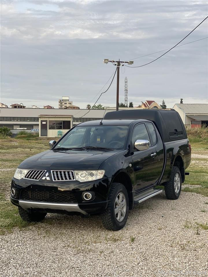 MITSUBISHI L200 2.5 NAFT 4X4 2013 ??????