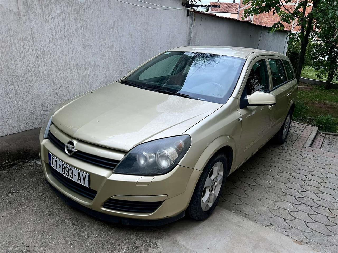 Shitet Opel Astra 1.7 Dizel viti 2006 