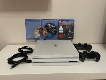 PS4 PRO I bardhe super gjendje me dy leva dhe lojra