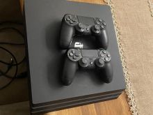 PLAYSTATION 4 PRO ME FIFA 2025 +2 controlera