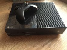 Xbox one  ,, 1 kontroller , me disa lojra , Transporti Kosov