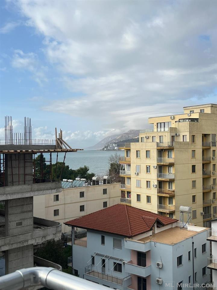 Shitet apartament 1+1