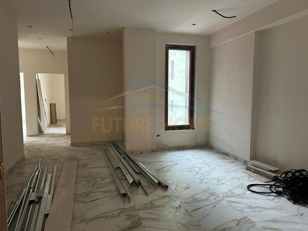 Shitet, Apartament 2+1, Rruga e Kavajës