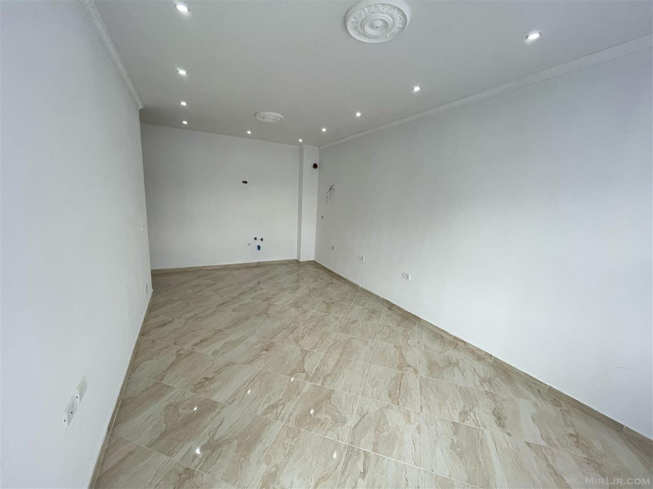 Shitet Apartament 1+1 ne Fresk !!!!!