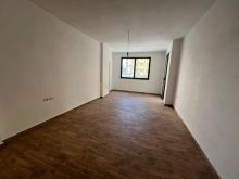 Shitet Apartament 1+1+1 Plazh Hekurudha € 105 000