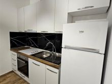 SHITET APARTAMENT 2+1 + VERANDË NE PLAZHIN E QERRETIT