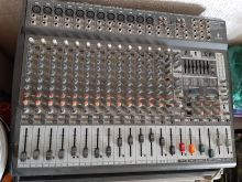 Shitet Behringer 2x600 wat 