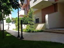 Shiten ose jepen me qira apartamente në Golem 50m nga deti