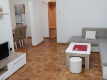 Prodaja 4.0 stan Čelebonovića Bežanijska Kosa Novi Beograd rampa za invalidska kolica pogled na park ogromna terasa staklena zimska kuća renovirana nameštena zakupna imovina investicija nekretnine kupovina Srbija Ekspo 2027 Surčin